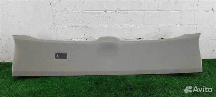 Обшивка крышки багажника Lexus RX400H 2007