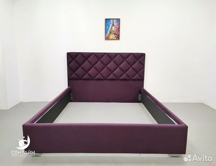 Кровать интерьерная без матраса