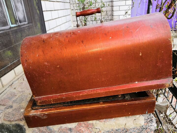 Старинные швейные машинки. ручные