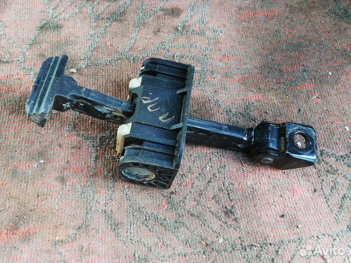 Ограничитель двери бмв 3