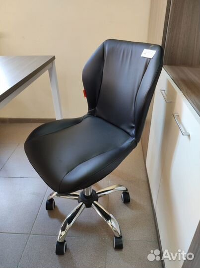 Офисное кресло