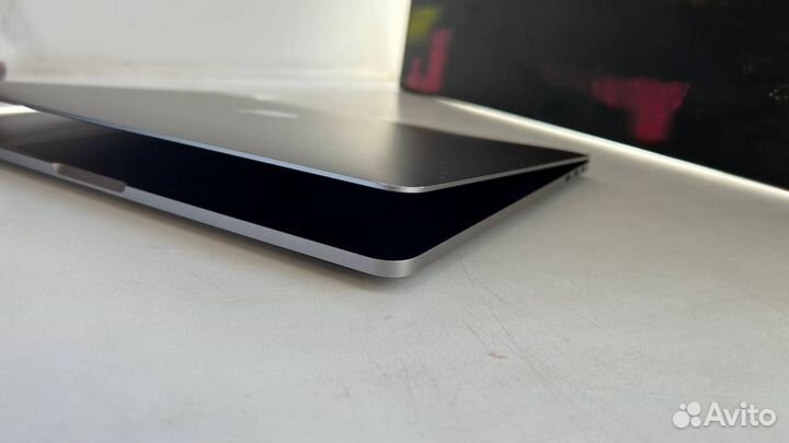 MacBook Pro 13 2020 i7/16/512