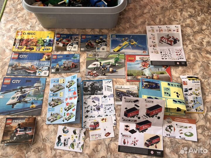 Ящик с лего конструктором для мальчиков