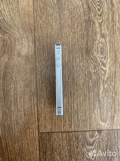 Телефон iPhone 4s