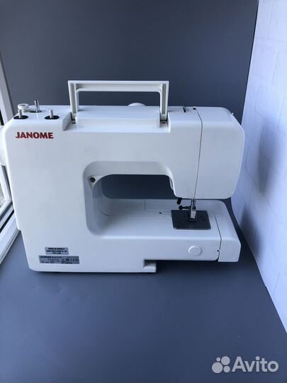 Швейная машина Janome 4400