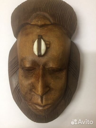 Маска из дерева