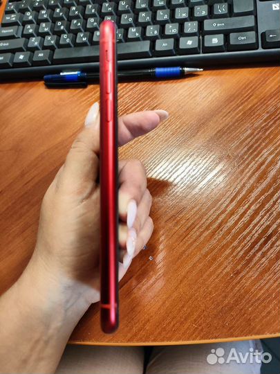 Продам iPhone xr