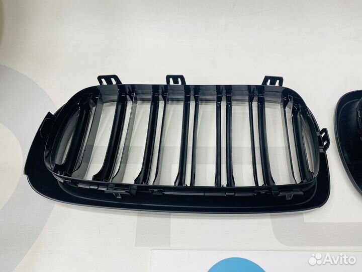 Решетки радиатора BMW F15 M стиль триколор глянец
