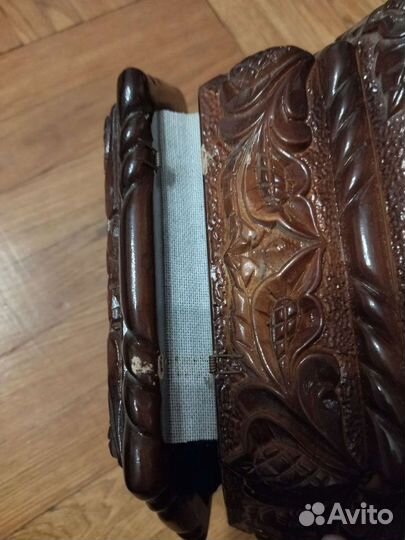 Шкатулка резная деревянная