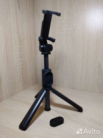 Монопод трипод Xiaomi Mi Bluetooth Bracket Self Ti