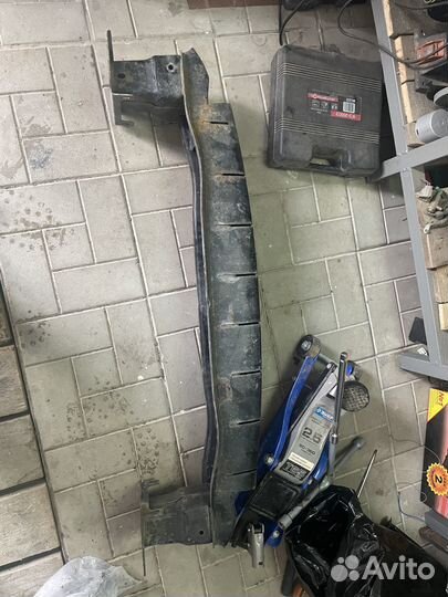 Усилитель переднего бампера на volkswagen jetta 6