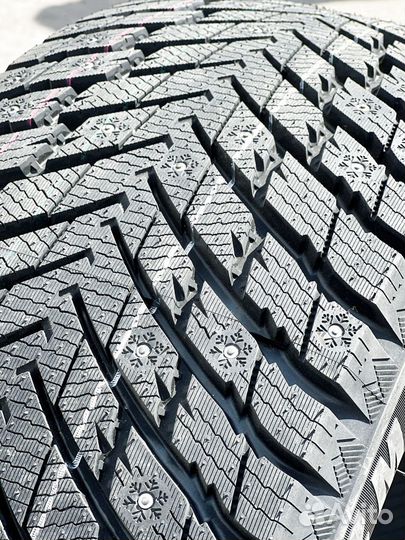 Zmax Winternova Stud II 215/45 R17 98T