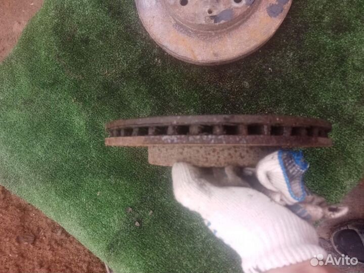 Диск тормозной передний Mitsubishi Space Wagon 2