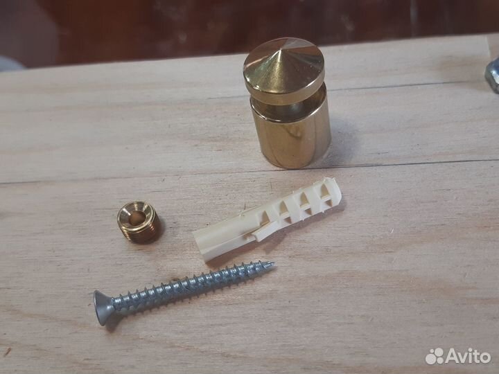 Дистанционный держатель для стекла и зеркал