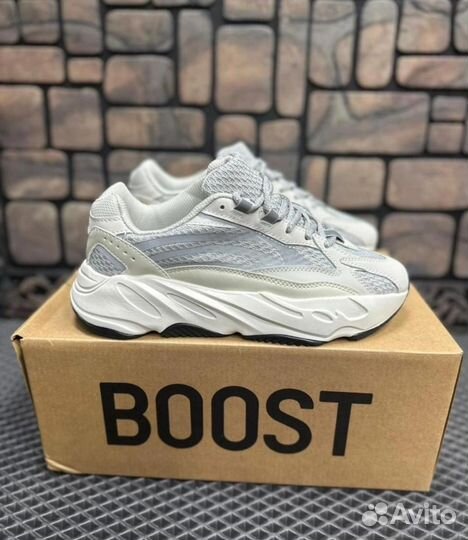 Adidas Yeezy Boost 700 женские