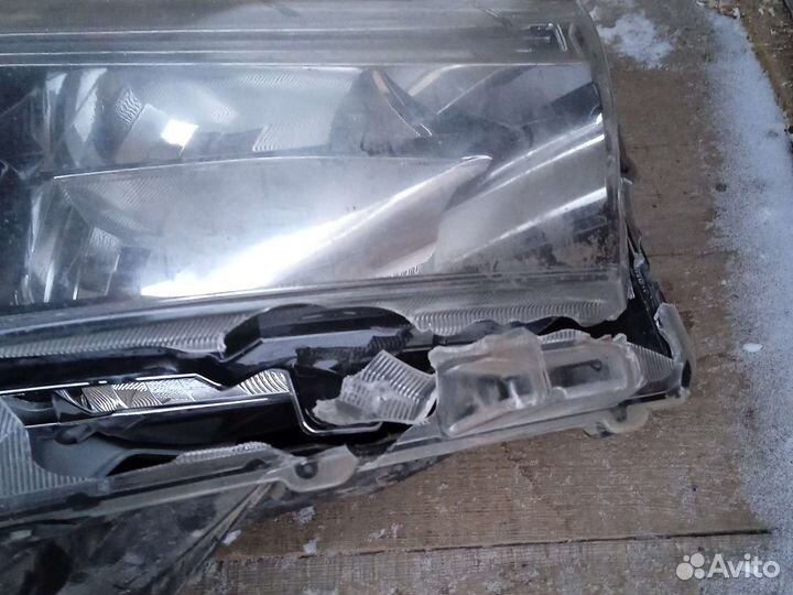 Фара правая Toyota Hilux с 2015 года