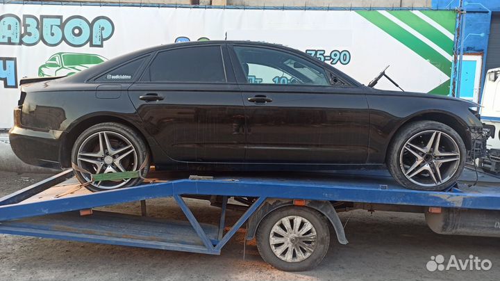 Накладка петли багажника левая Audi A6 4G59718219B