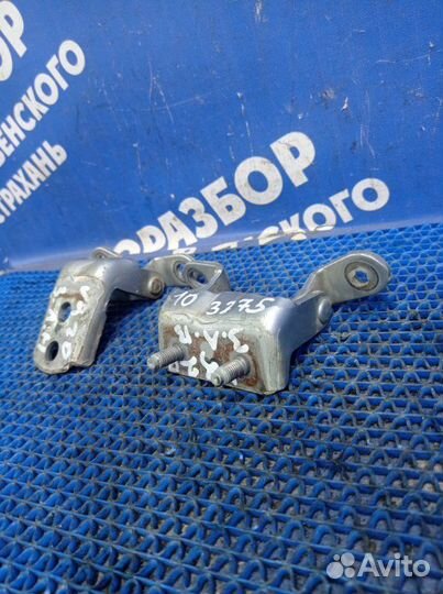 Петля двери Nissan Cefiro A33 седан VQ20 2000