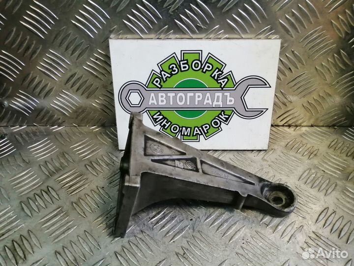 Кронштейн двигателя правый BMW 3 E30 1986г M20 B25