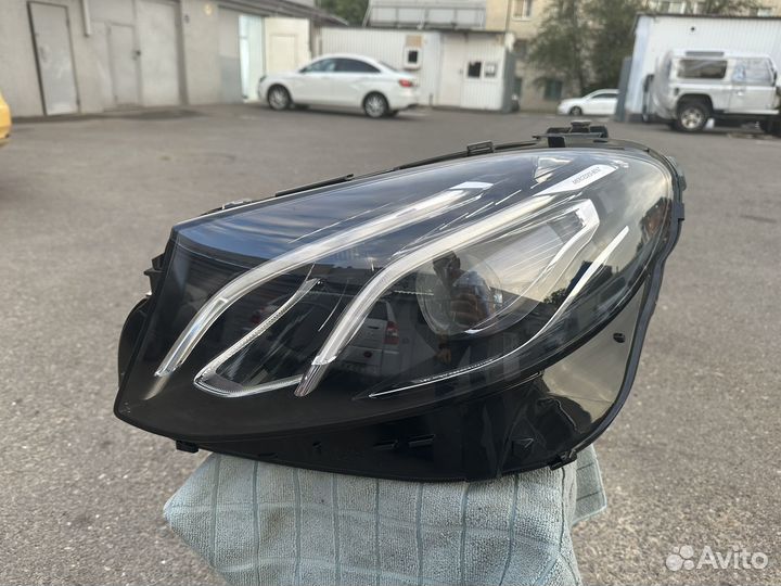 Продам фару левую w213