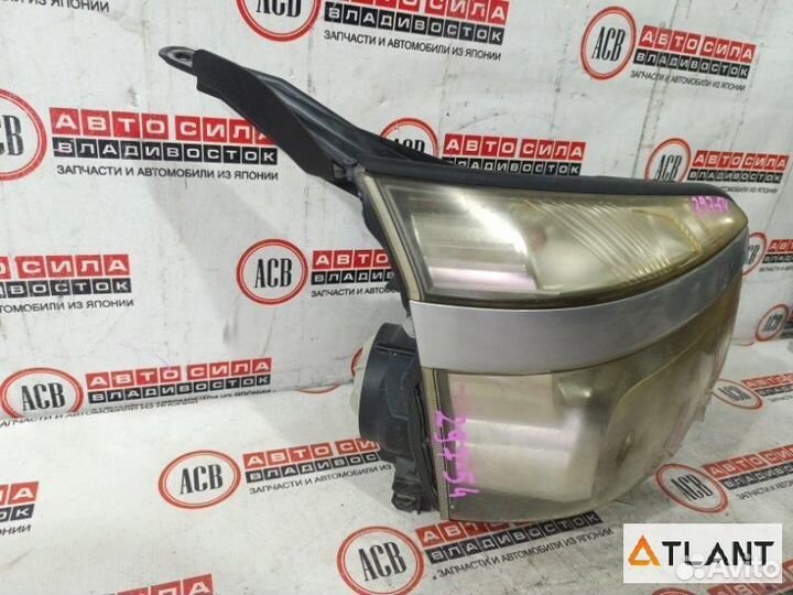 Фара правая toyota voxy