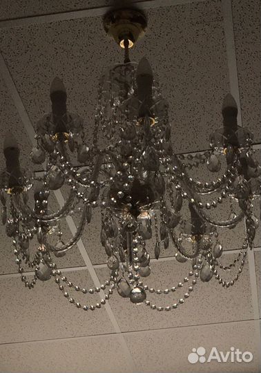 Шикарная хрустальная люстра