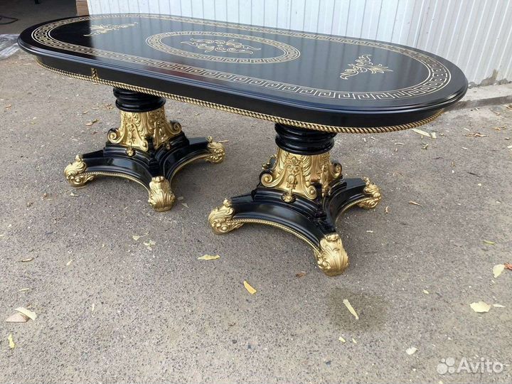 Стол и стулья