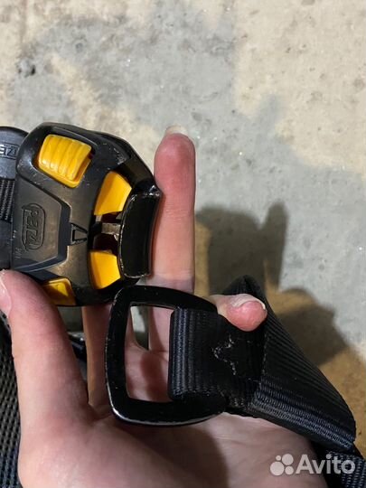 Страховочная привязь petzl