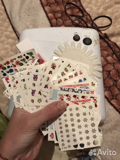 Уф лампа для ногтей и наклейки