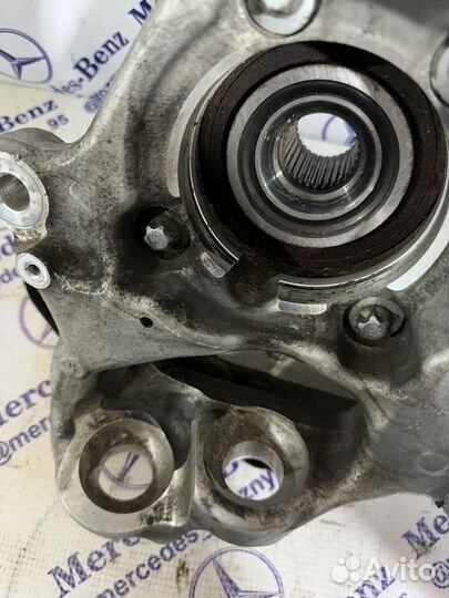 Передняя левая цапфа