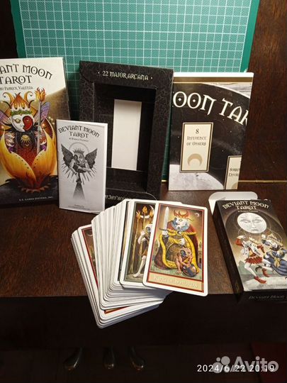 Deviant Moon Tarot подарочный комплект