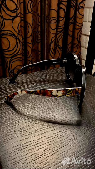 Солнцезащитные очки valentino