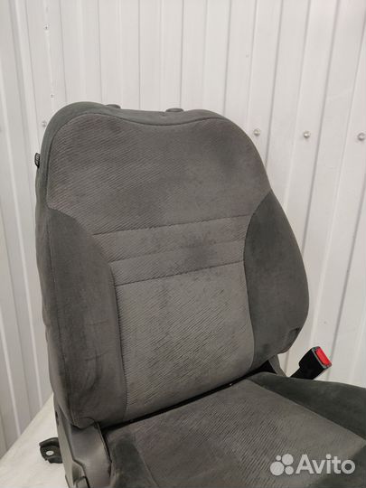 Правое переднее сидение Nissan Primera P12