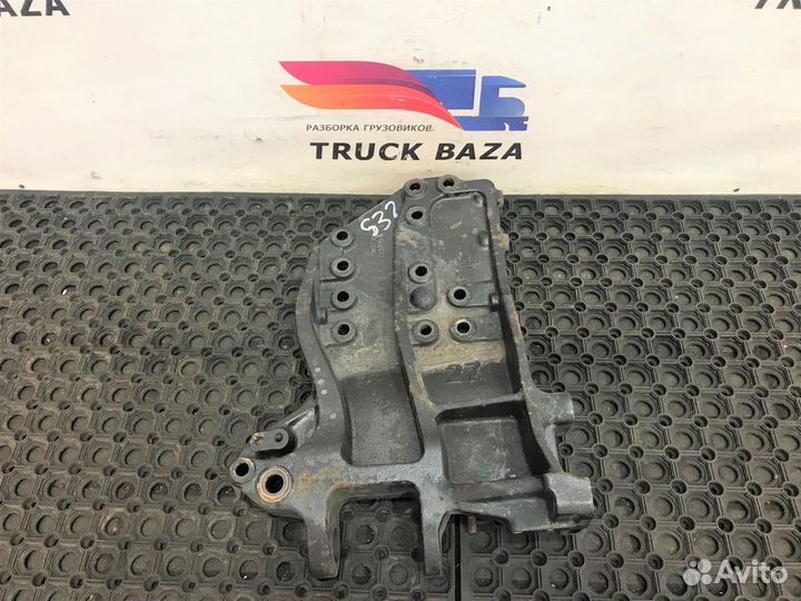 Кронштейн переднего бампера правый Scania 5-series