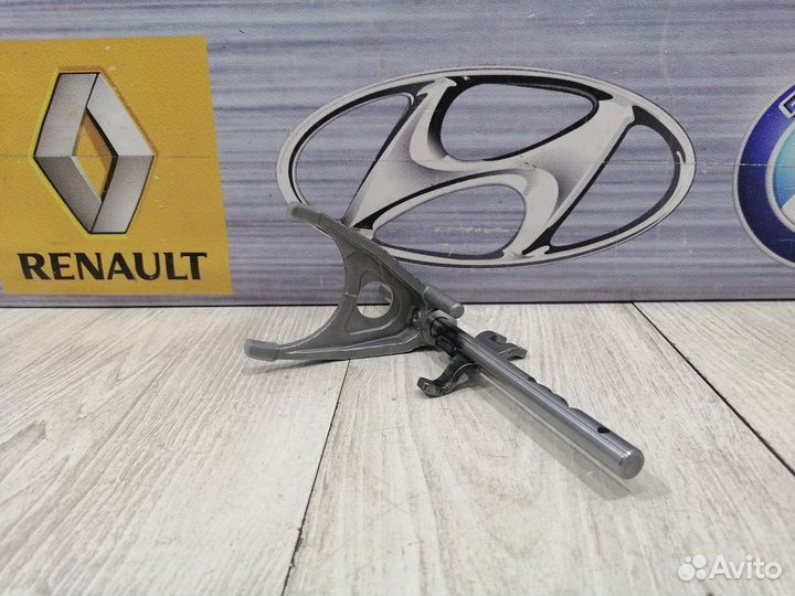 Вилка пятой передачи переключения скорости Renault