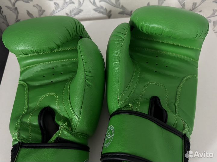 Боксерские перчатки