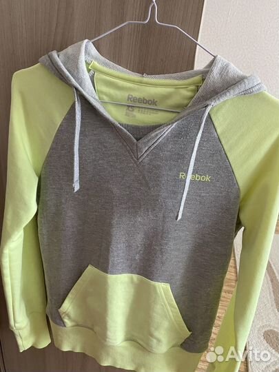 Спортивная кофта с капюшоном