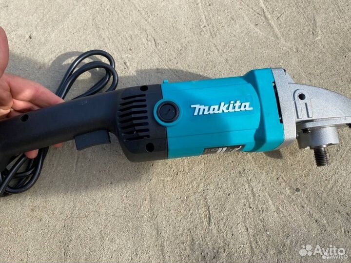 Шлифовальная машинка makita