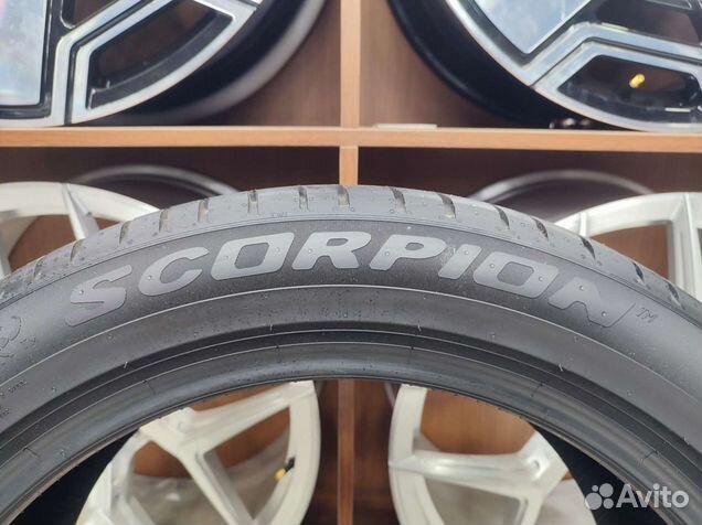 Pirelli P Zero Sports CAR 255/45 R19