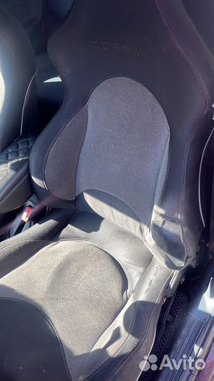 Передние сиденья спортивные