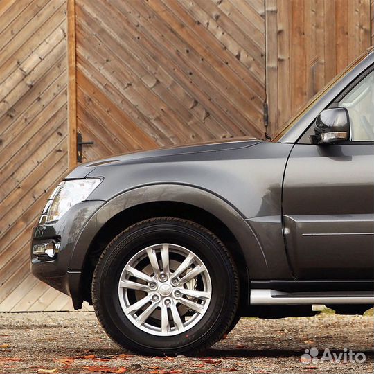Крыло переднее левое в цвет Mitsubishi Pajero 4