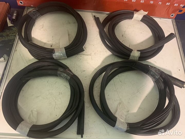 Renault Sandero Уплотнитель двери пер./зад