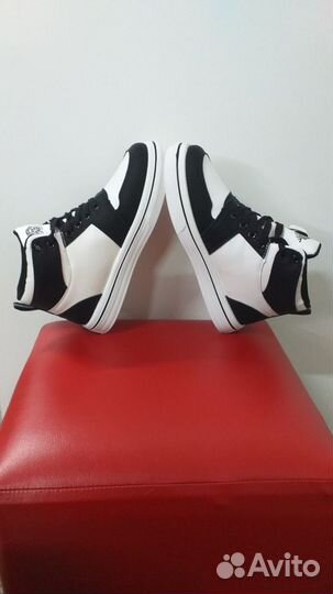 Кроссовки для мальчика высокие