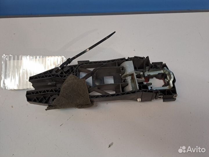 Кронштейн ручки двери Volkswagen Golf 6 2009-2013