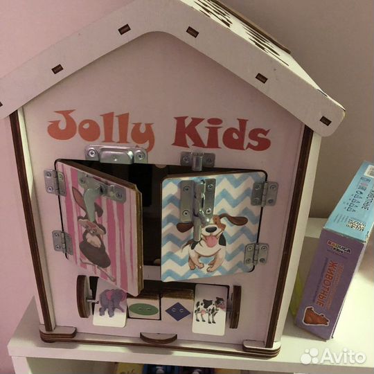 Деревянный домик /Бизиборд/ Монтессори