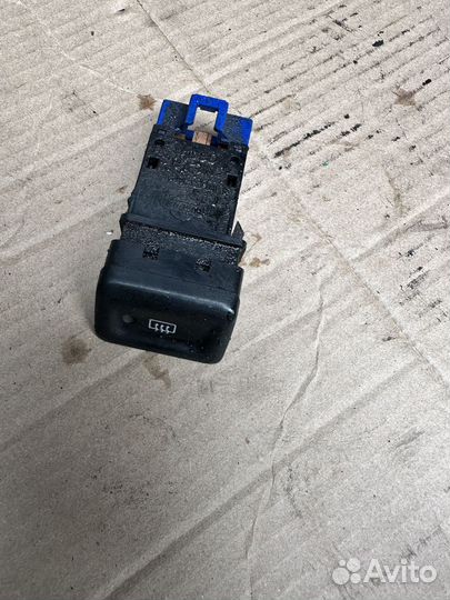 Кнопка обогрева стекла Nissan Maxima (A32) IV (199