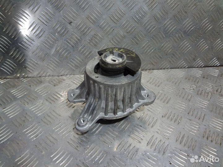 Опора подушка двигателя левая Мерседес 205