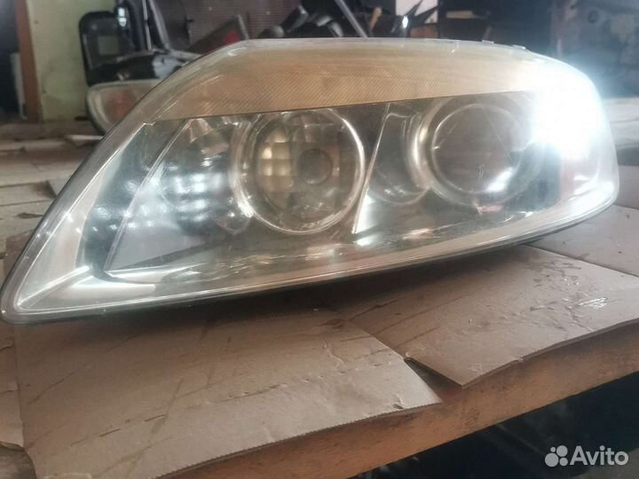 Фара ксенон левая Audi Q7