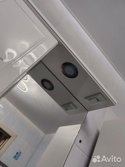 Шкаф с зеркалом в ванную