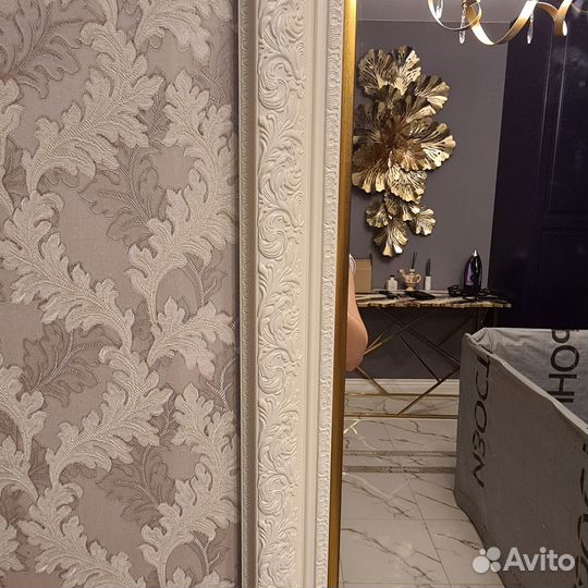 Зеркало настенное в раме